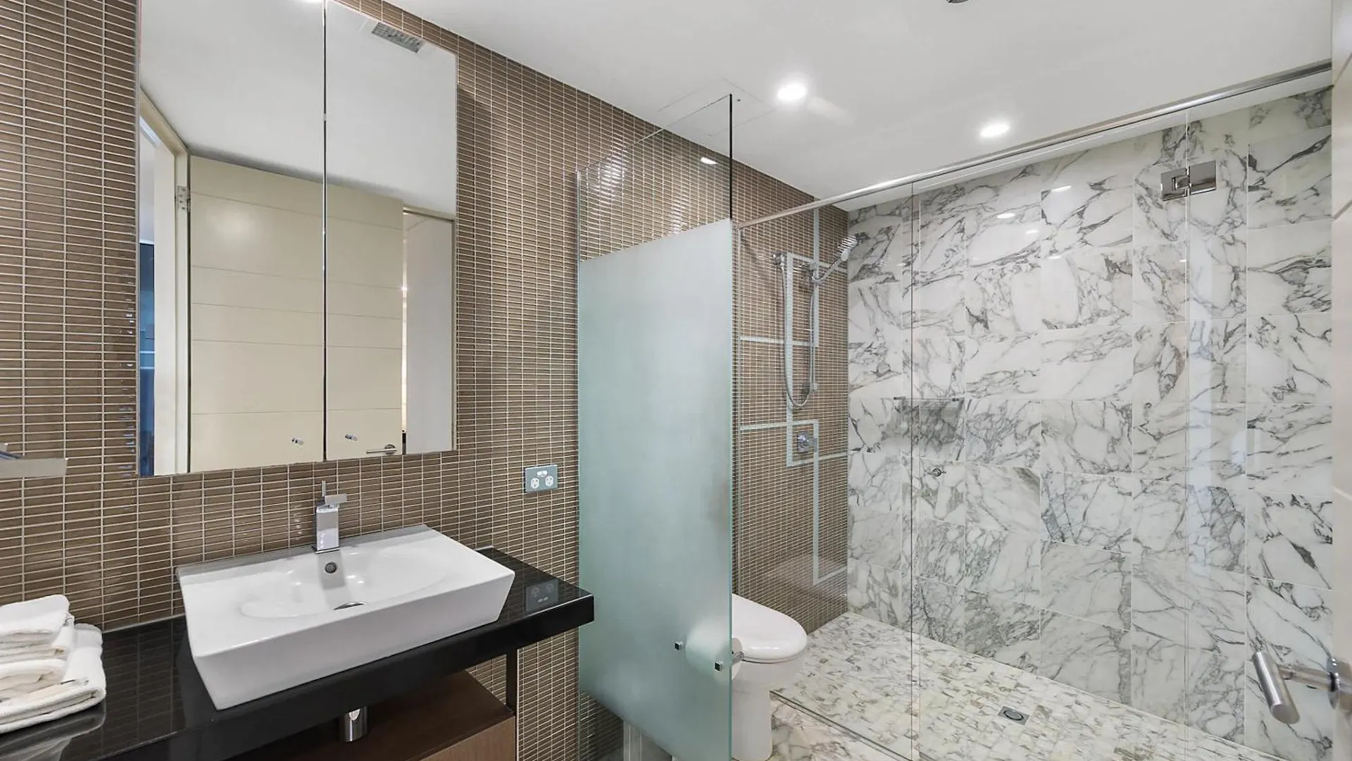 Oceans Apt 203- 5-Star Luxury Beachfront Escape Mooloolaba 0*,