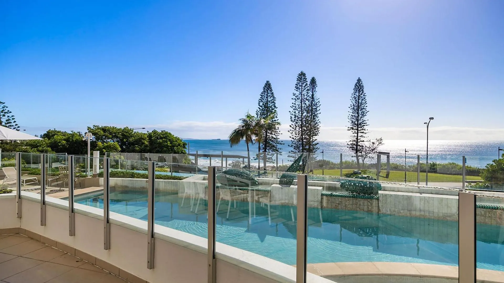Lägenhet Oceans Apt 203- 5-Star Luxury Beachfront Escape Mooloolaba Australien