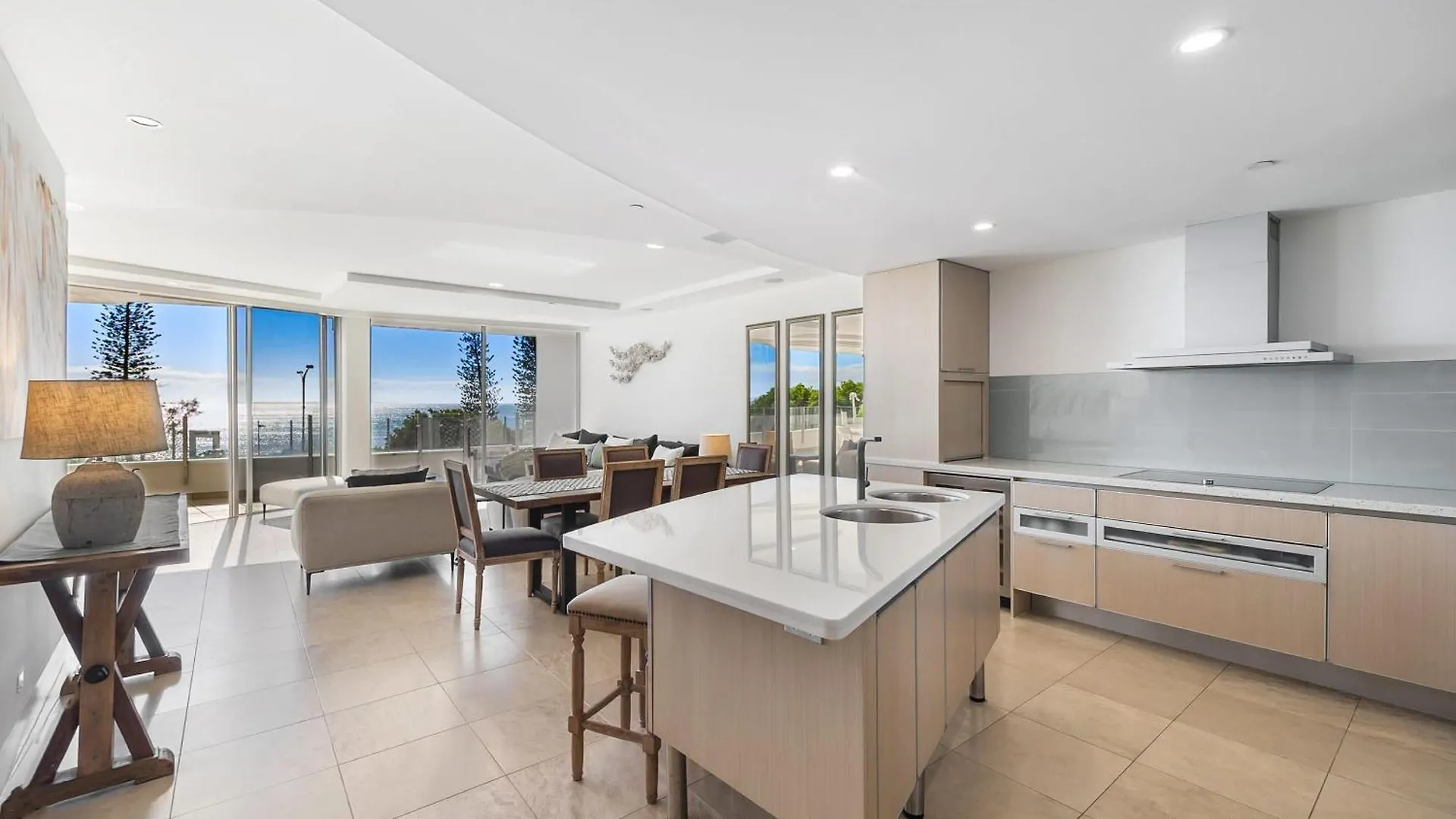 Oceans Apt 203- 5-Star Luxury Beachfront Escape Mooloolaba